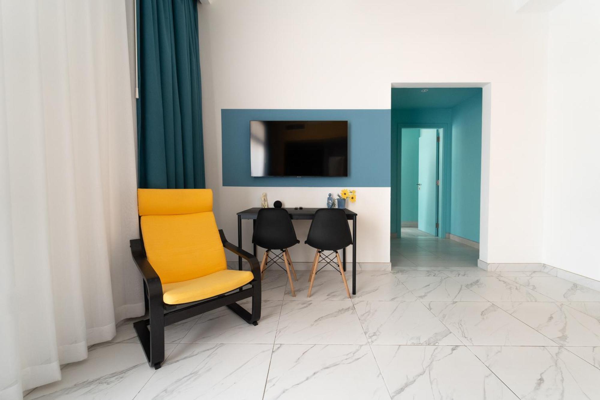 Izzzi Life Mint Aparthotel Dubai Exterior photo
