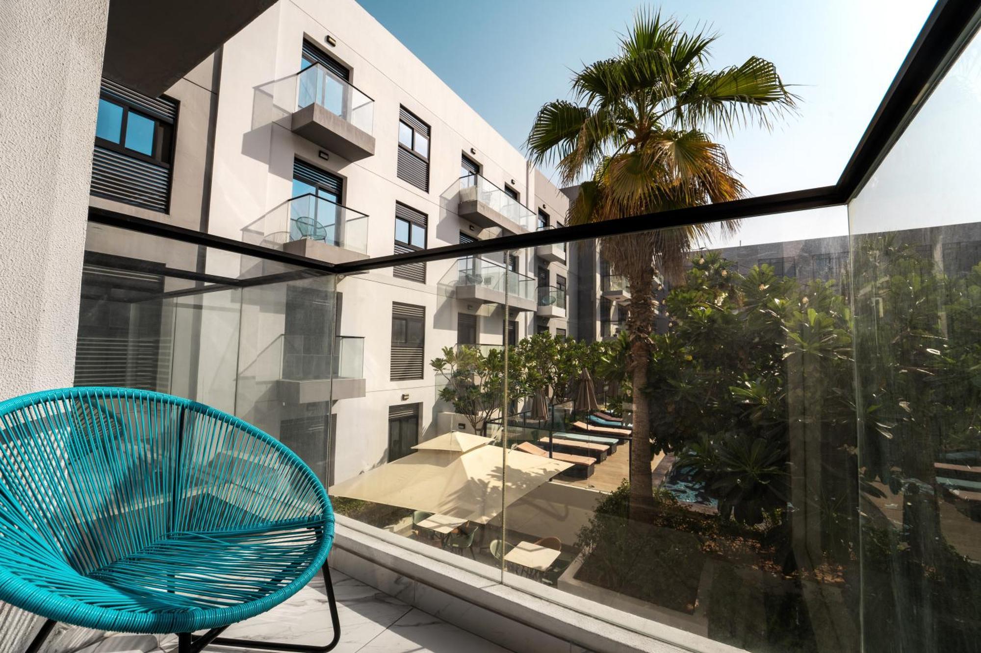 Izzzi Life Mint Aparthotel Dubai Exterior photo