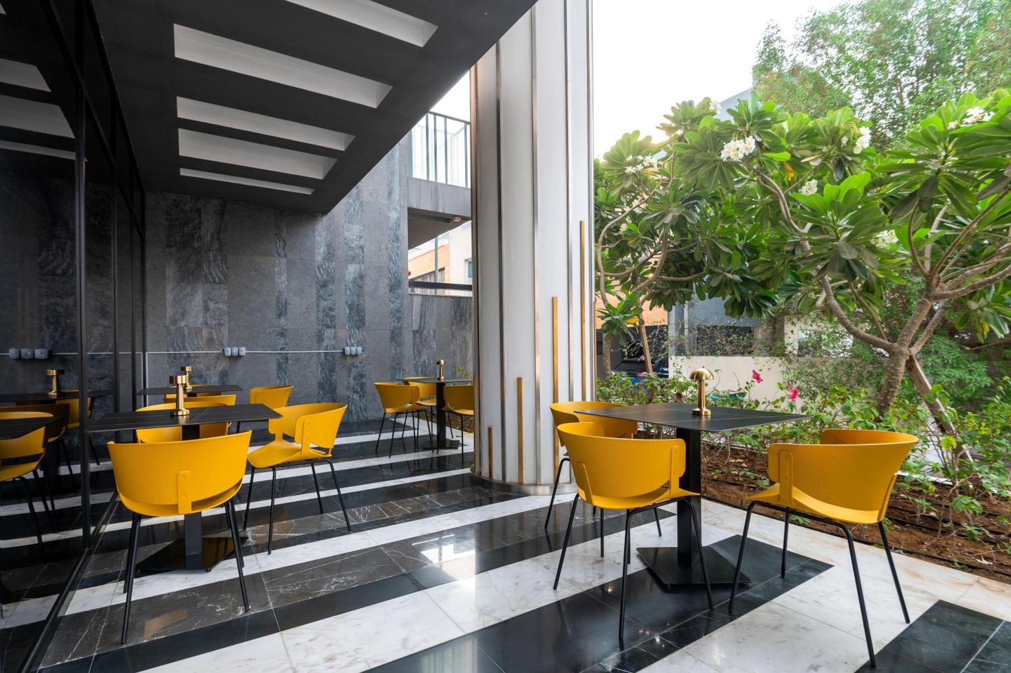 Izzzi Life Mint Aparthotel Dubai Exterior photo