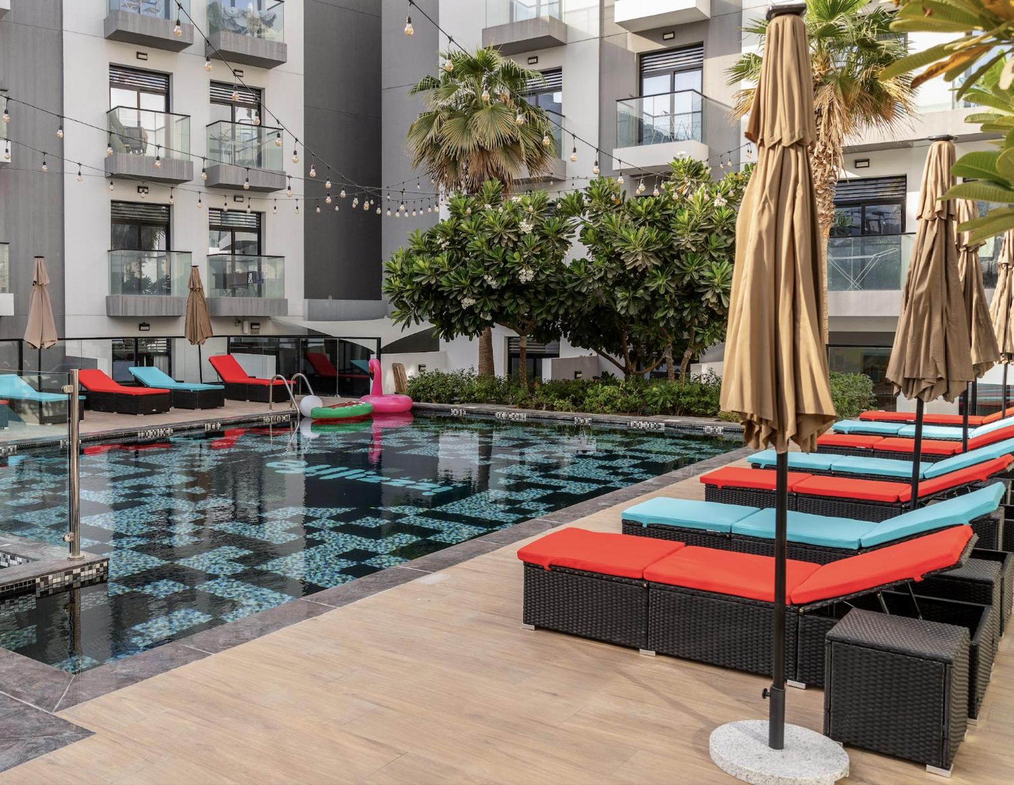 Izzzi Life Mint Aparthotel Dubai Exterior photo